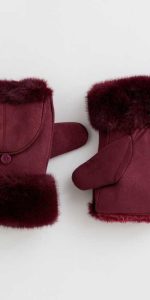New Look - Burgundy Faux Suede Flip Top Mittens - £11.99 New Look - Burgundy Faux Suede Flip Top Mittens - £11.99